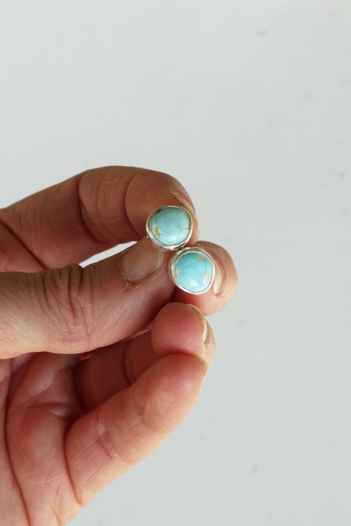 Stud Earrings (White Water)