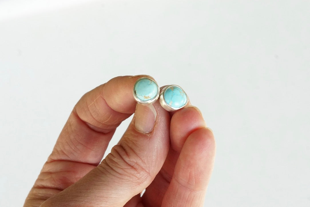 Stud Earrings (White Water)