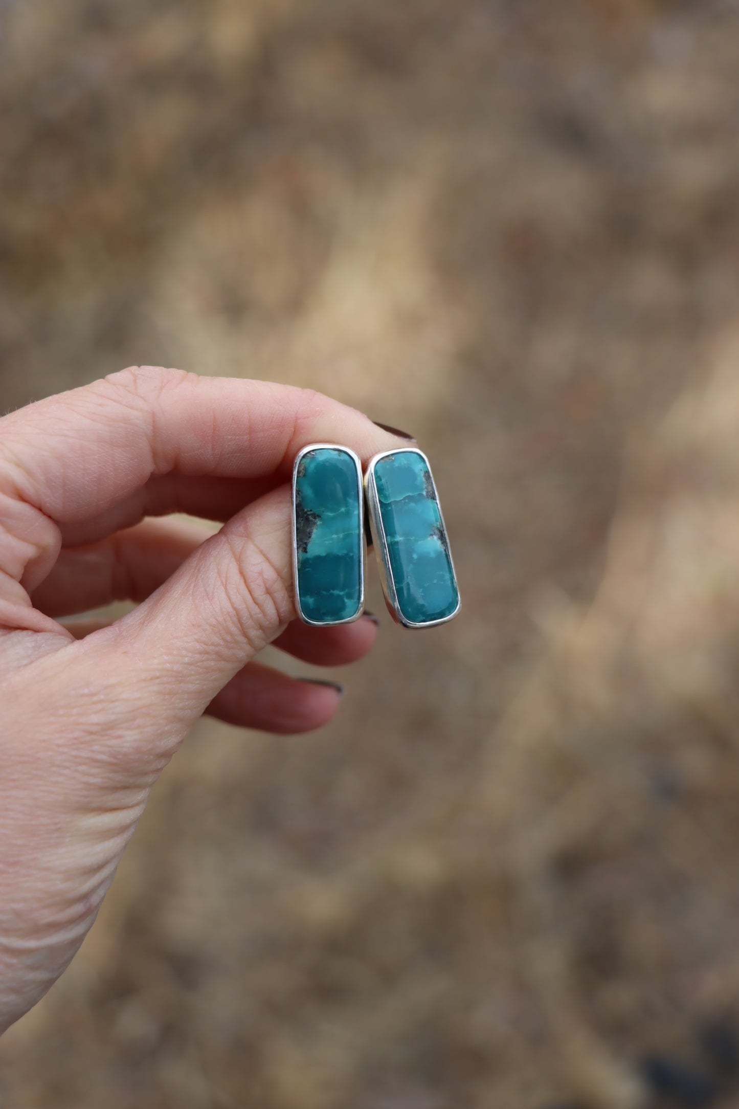 Stud Earrings (White Water)
