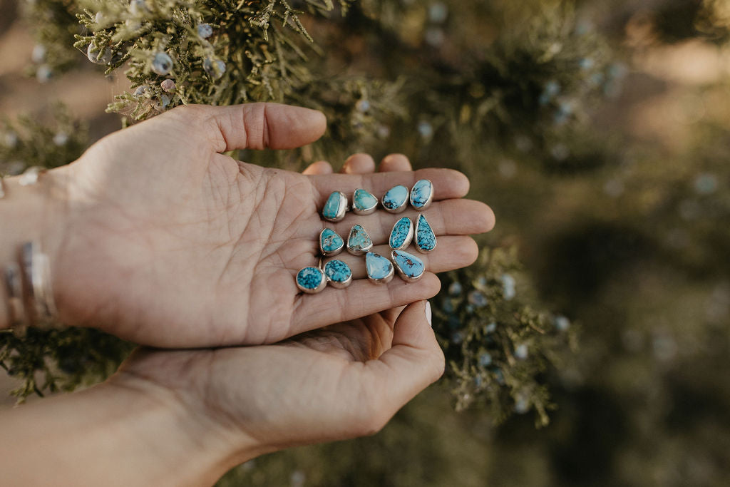 Stud Earrings (White Water)