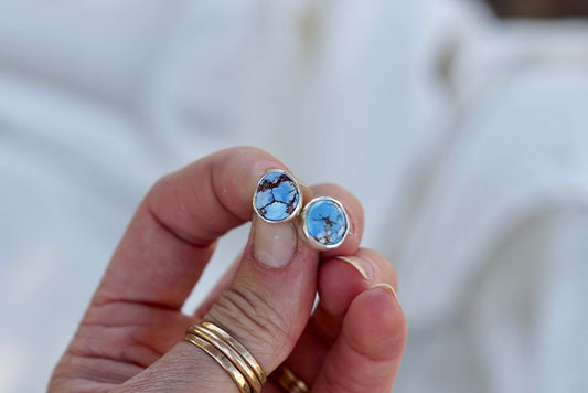 Stud Earrings (Golden Hill)