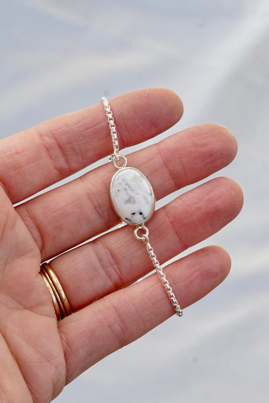 Box Chain Adjustable Bracelet (White Buffalo)