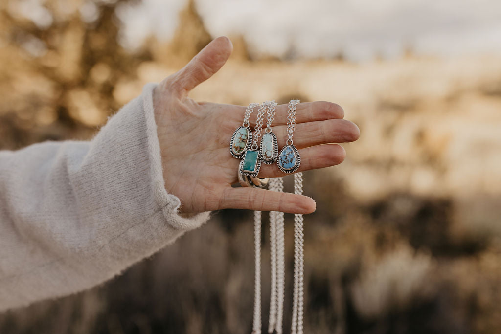 Horizon Necklace (Kingman)