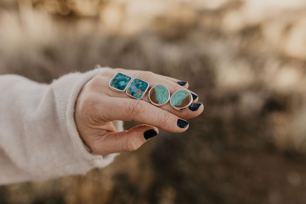 Stud Earrings (White Water)