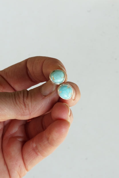 Stud Earrings (White Water)