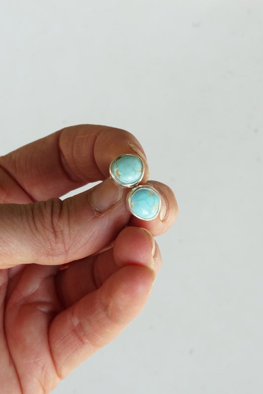 Stud Earrings (White Water)