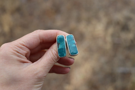 Stud Earrings (White Water)