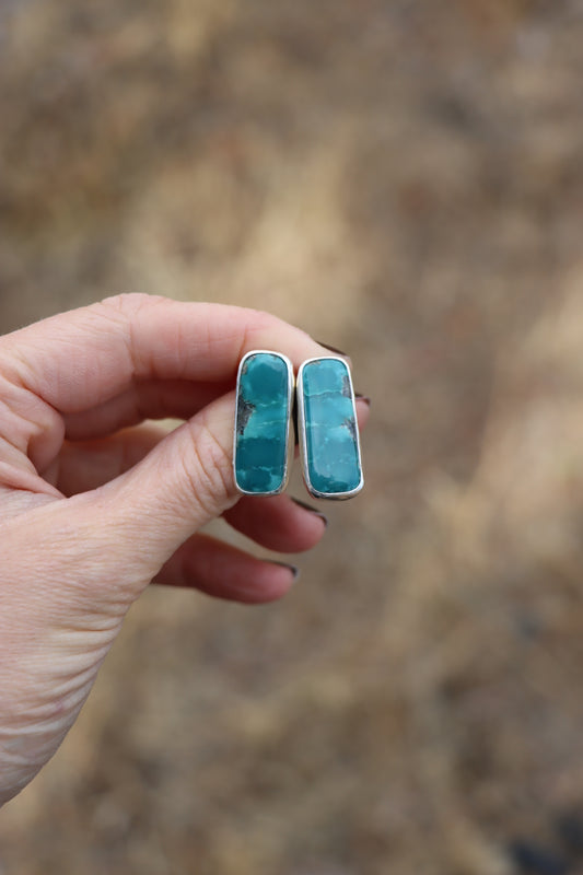 Stud Earrings (White Water)