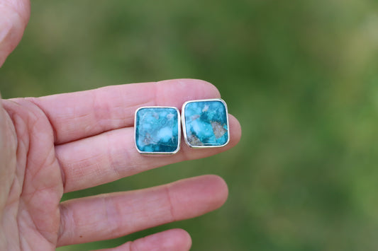 Stud Earrings (White Water)