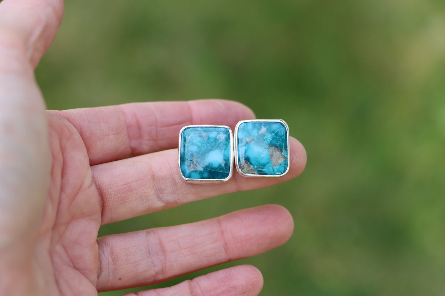 Stud Earrings (White Water)
