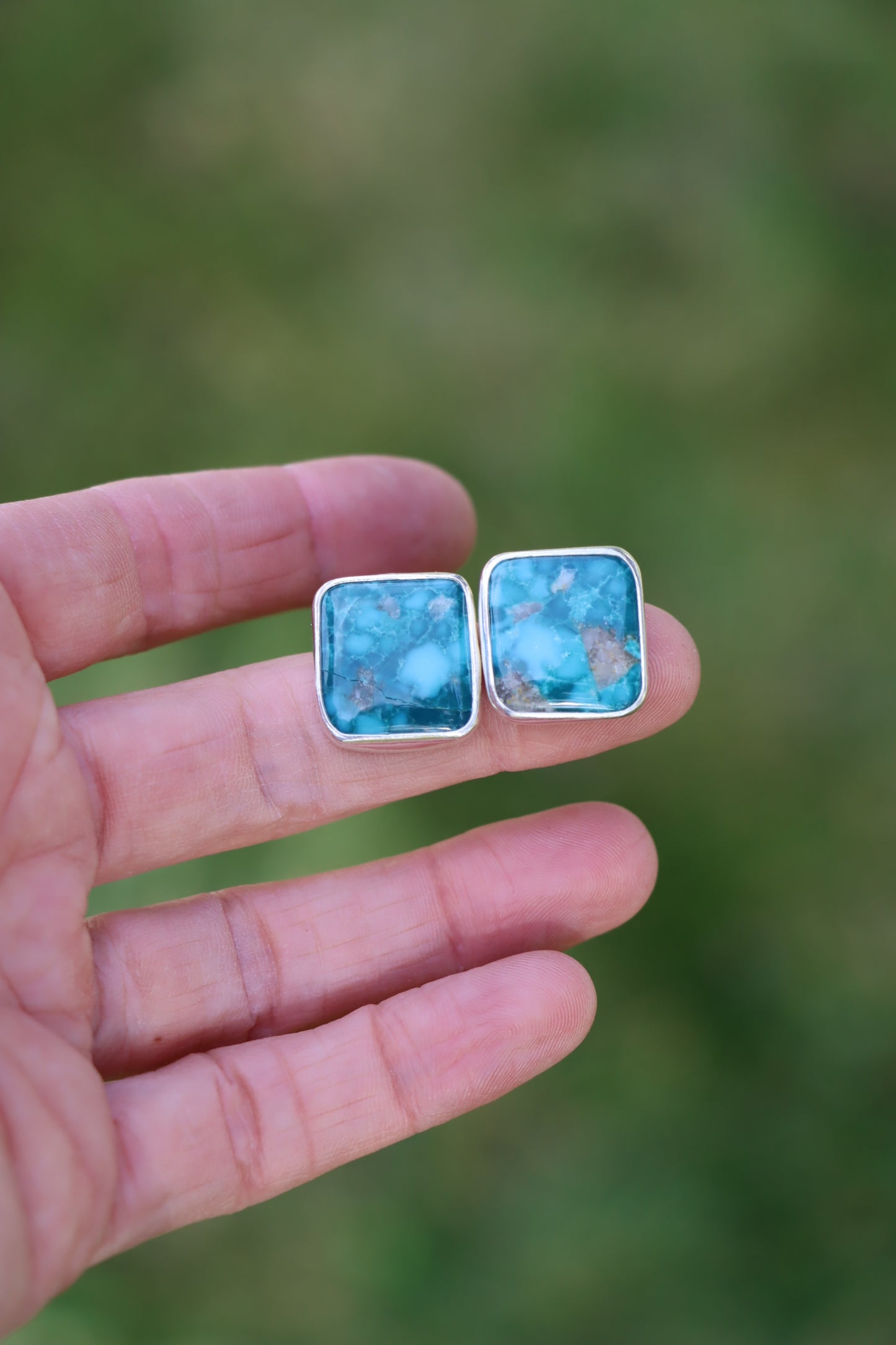 Stud Earrings (White Water)