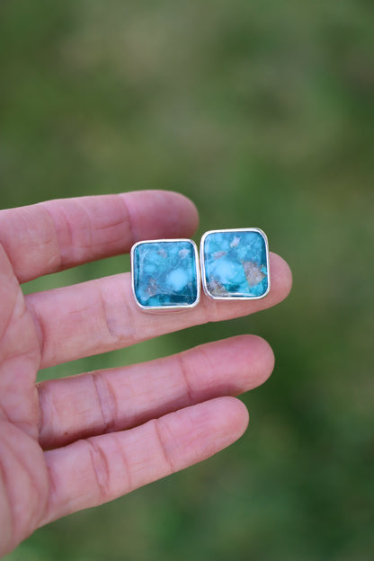 Stud Earrings (White Water)