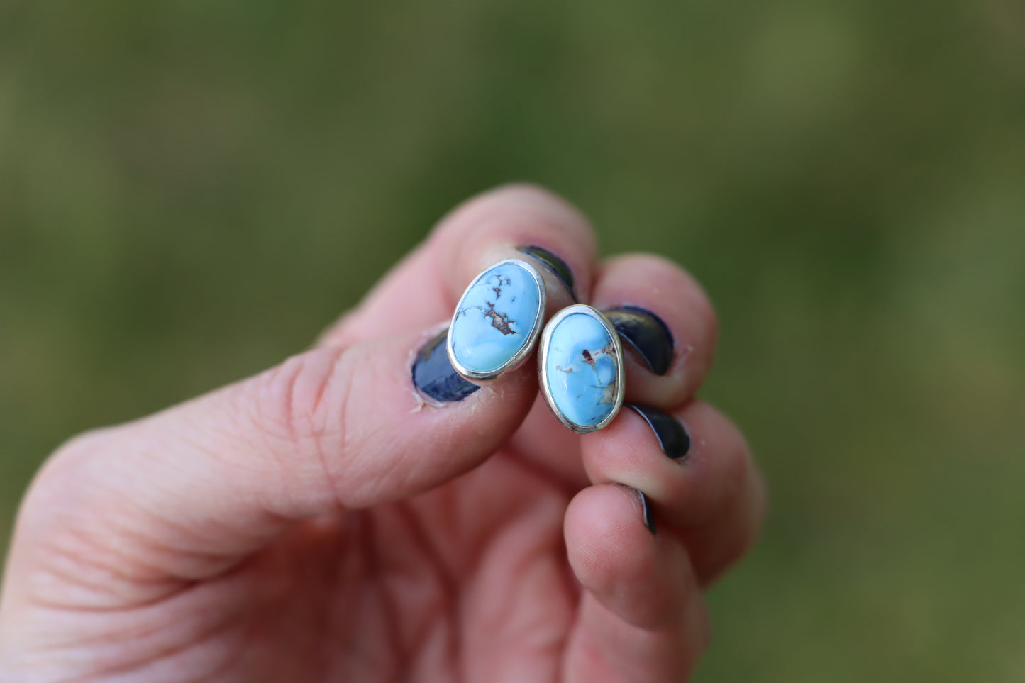 Stud Earrings (golden hill)