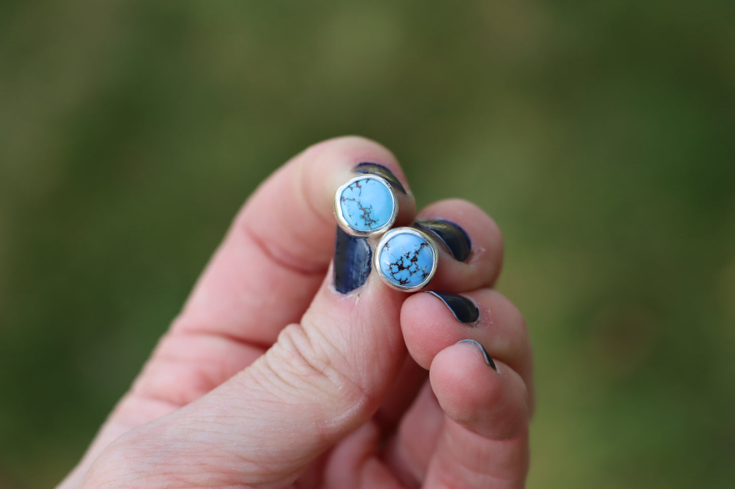 Stud Earrings (golden hill)