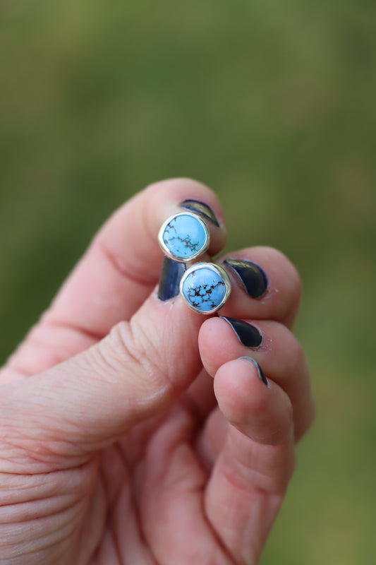 Stud Earrings (golden hill)