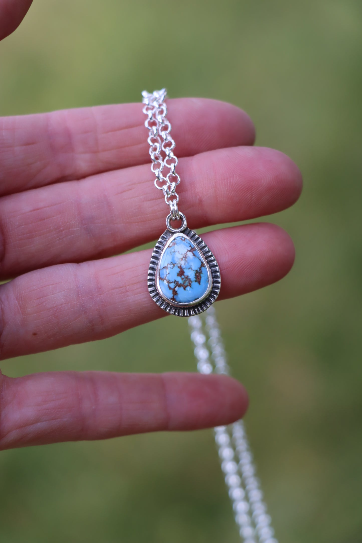 Horizon Necklace (Golden Hill)