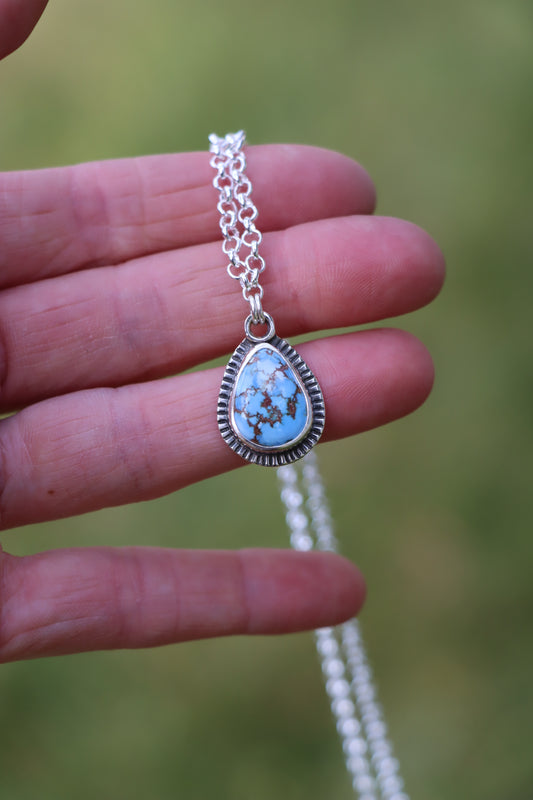 Horizon Necklace (Golden Hill)