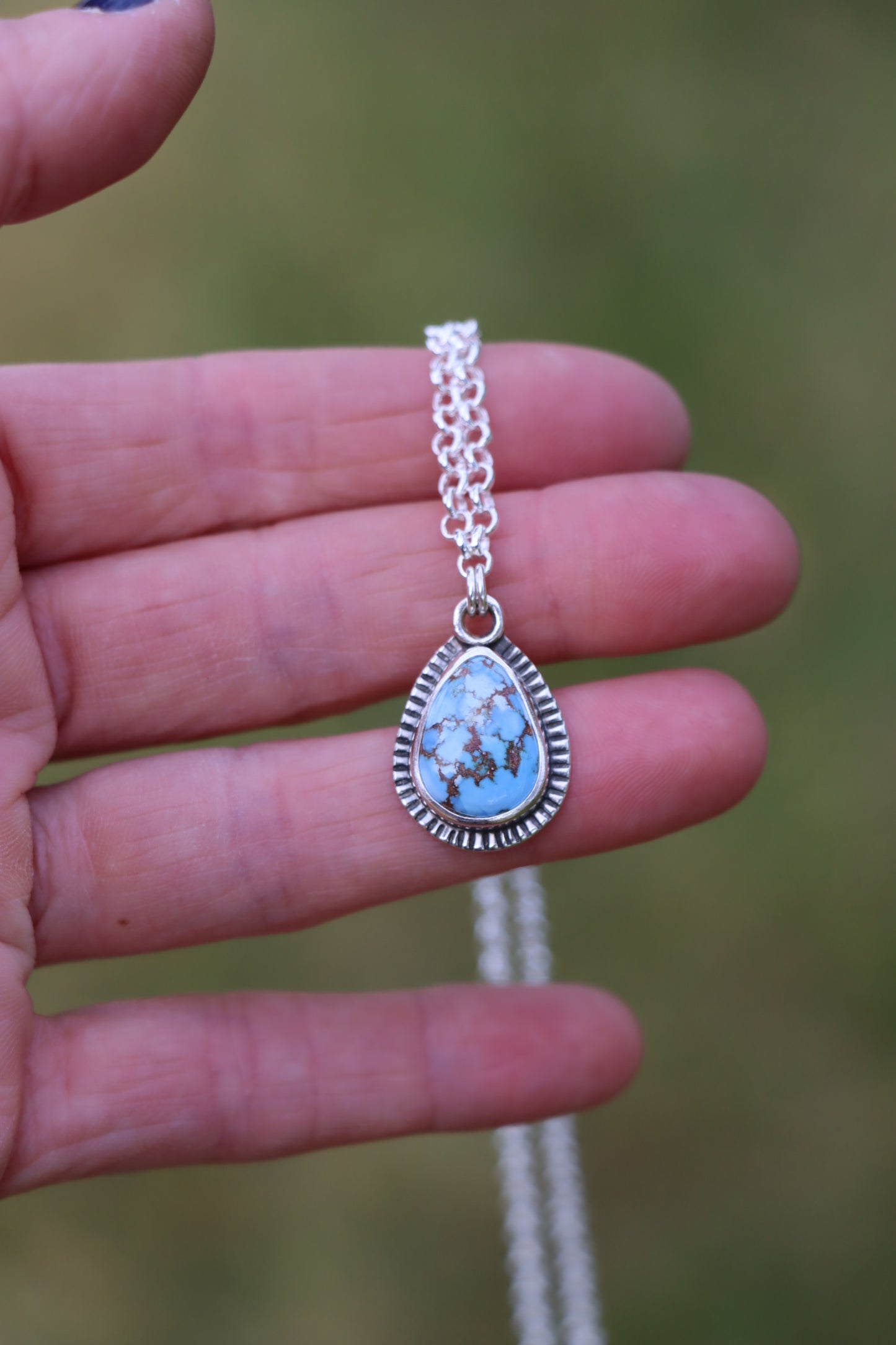 Horizon Necklace (Golden Hill)