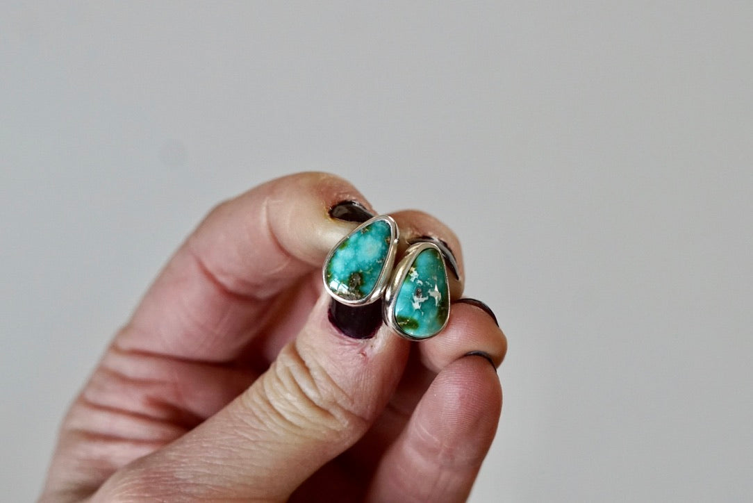 Stud Earrings (White Water)