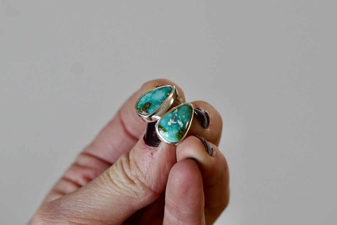 Stud Earrings (White Water)