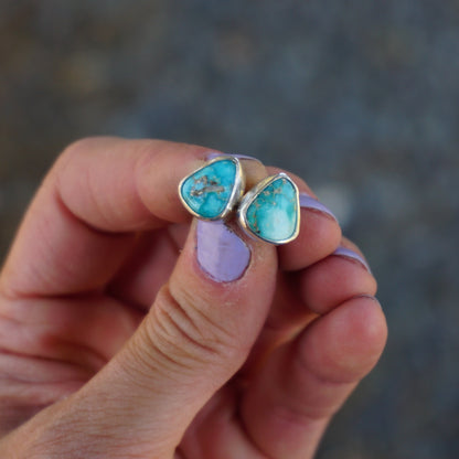 Stud Earrings (White Water)