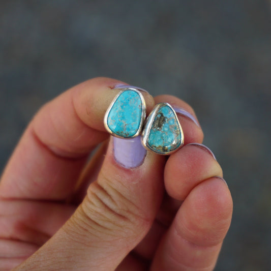 Stud Earrings (White Water)