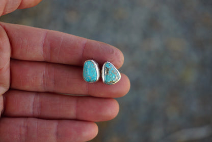 Stud Earrings (White Water)