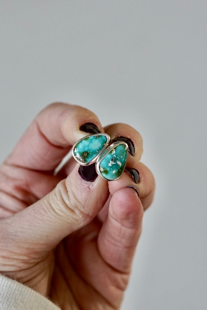 Stud Earrings (White Water)
